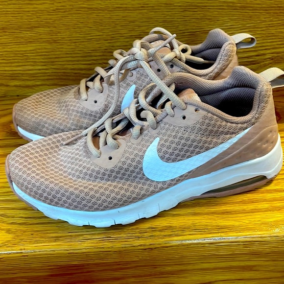 Nike Air Sneakers - Picture 2 of 4